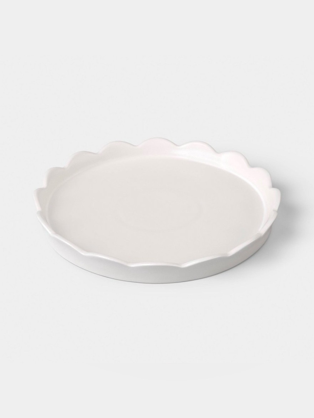 NWT Room Essentials White Scalloped Ceramic Tray
